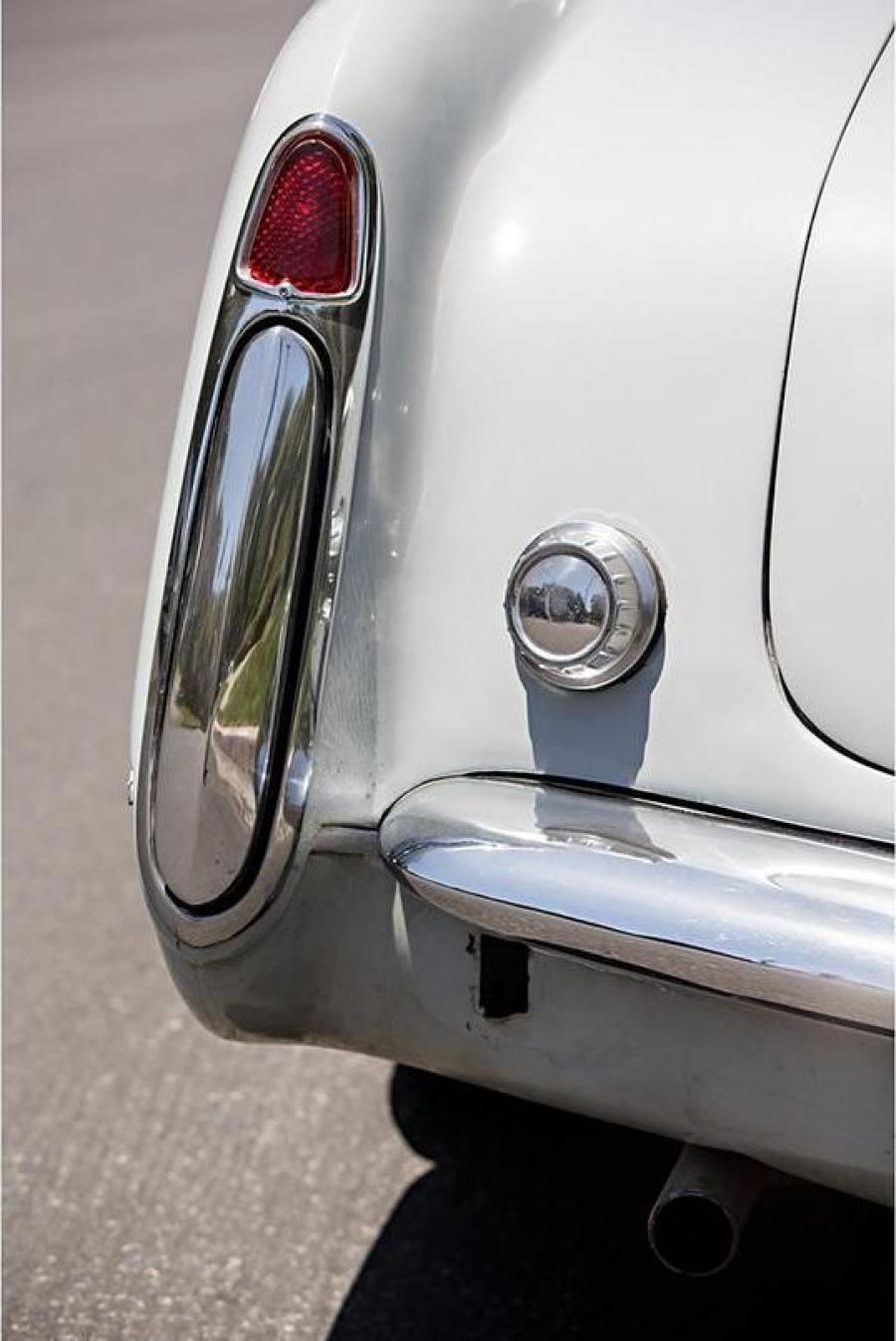 Детали экстерьера Chrysler Special 1953 года  (фото 29 из 46)